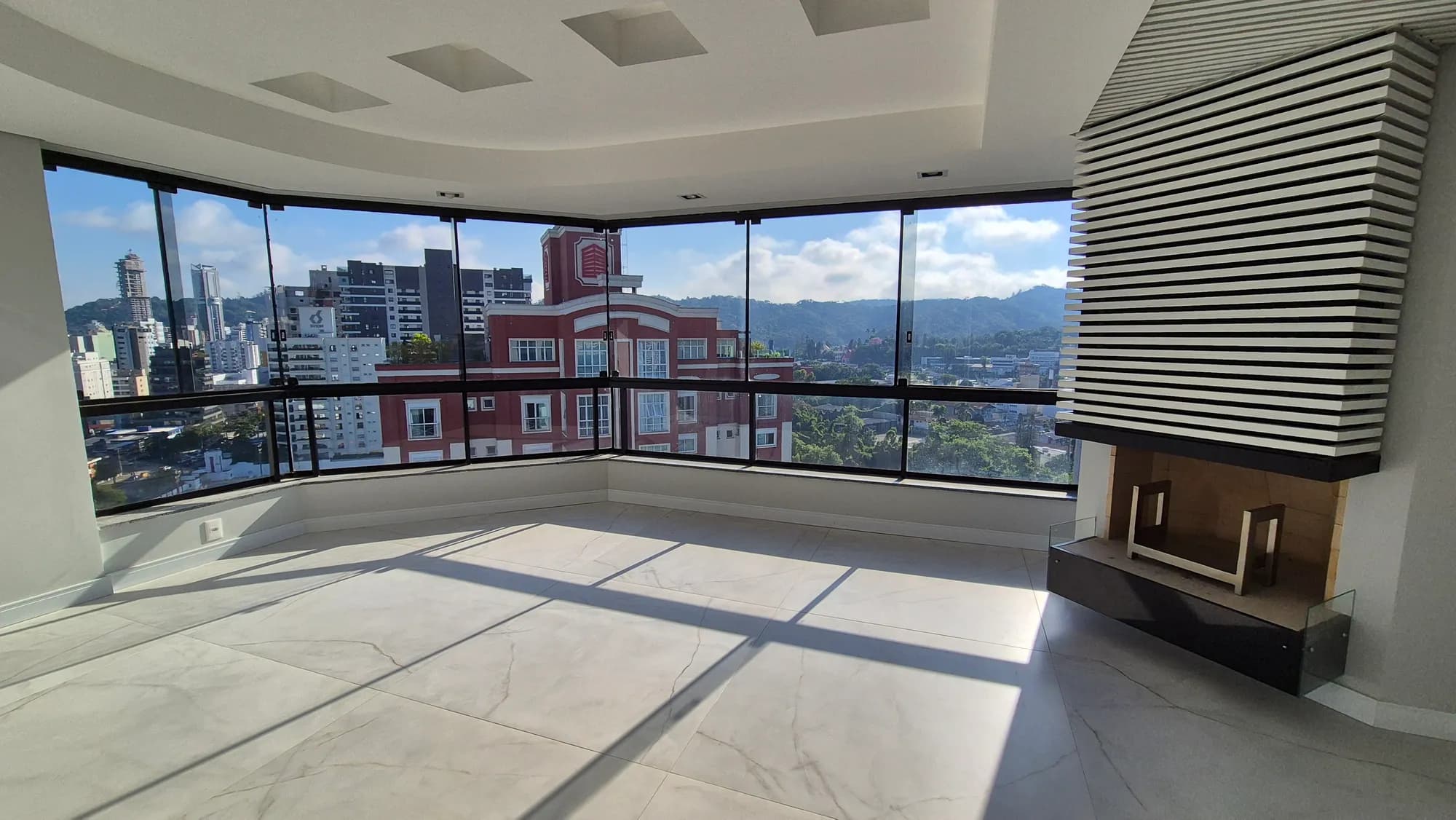 Foto de Apartamento à venda com 3 quartos, sendo 2 suítes, 2 vagas, 244m² na Alameda Rio Branco no Jardim Blumenau, Blumenau