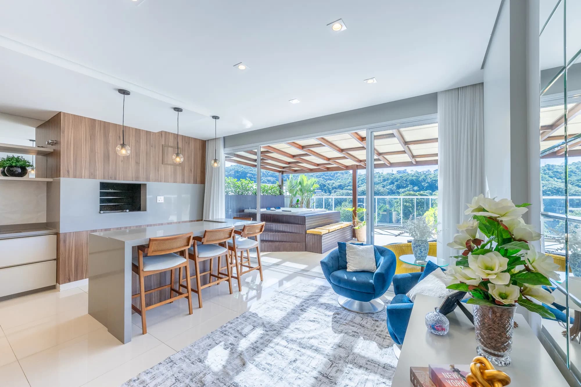 Foto de Apartamento à venda com 3 quartos, sendo 3 suítes, 2 vagas, 263m² no Vorstadt, Blumenau